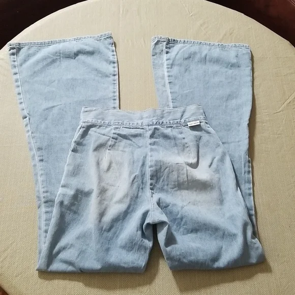 💙 Billabong Bellbottom Jeans 💙 - Picture 2 of 8